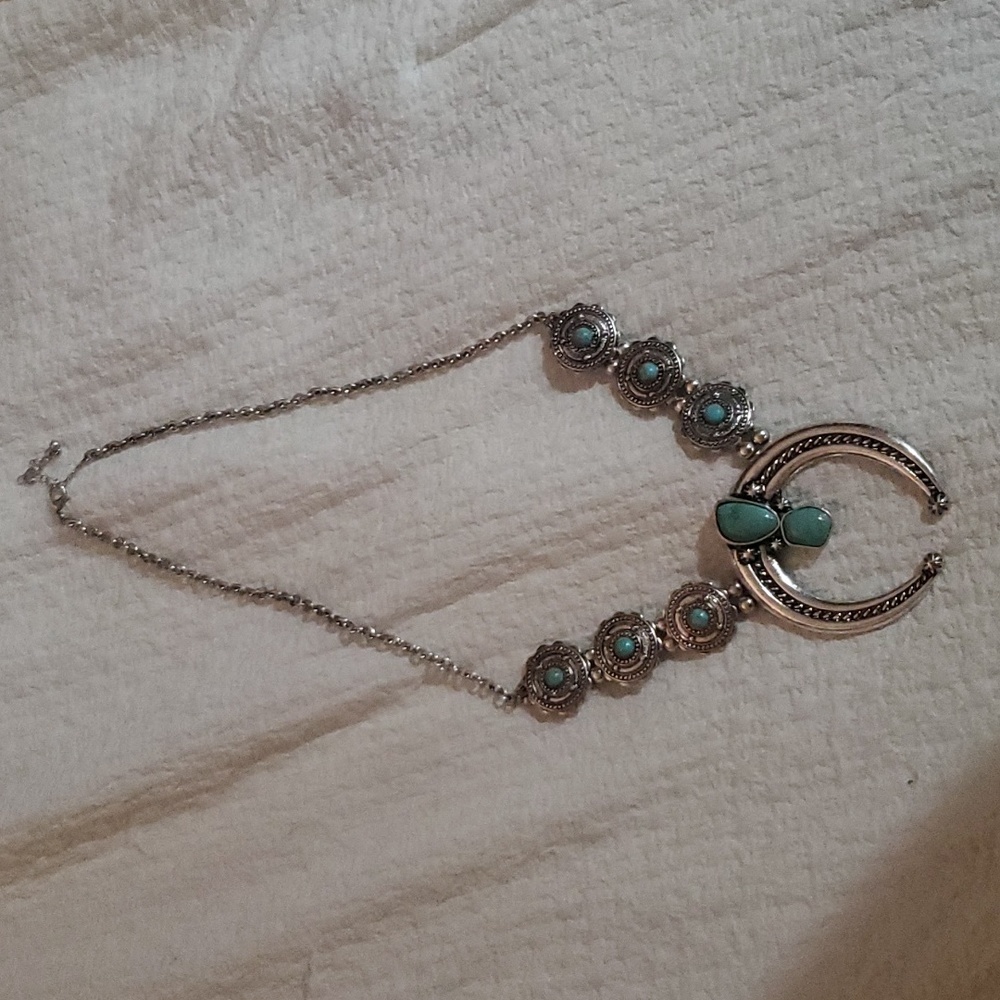 Beautiful necklace - Picture 2 of 3
